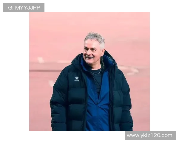 金鱼眼的足球明星如何在绿茵场上闪耀光芒与魅力