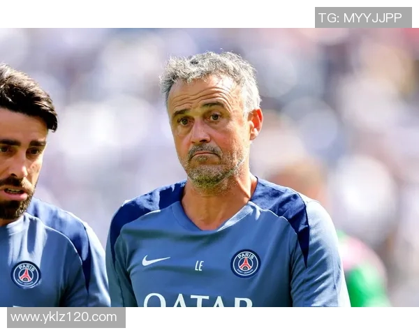 伤病困扰下的足球明星们如何重返赛场与辉煌的故事