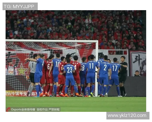 大罗的足球明星粉丝们如何追随偶像的足迹与激情